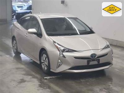 2016 Toyota Prius - Thumbnail