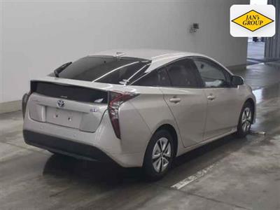 2016 Toyota Prius - Thumbnail