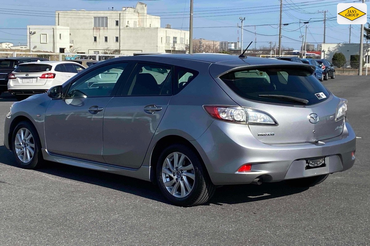 2013 Mazda Axela