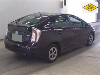 2015 Toyota Prius - Thumbnail