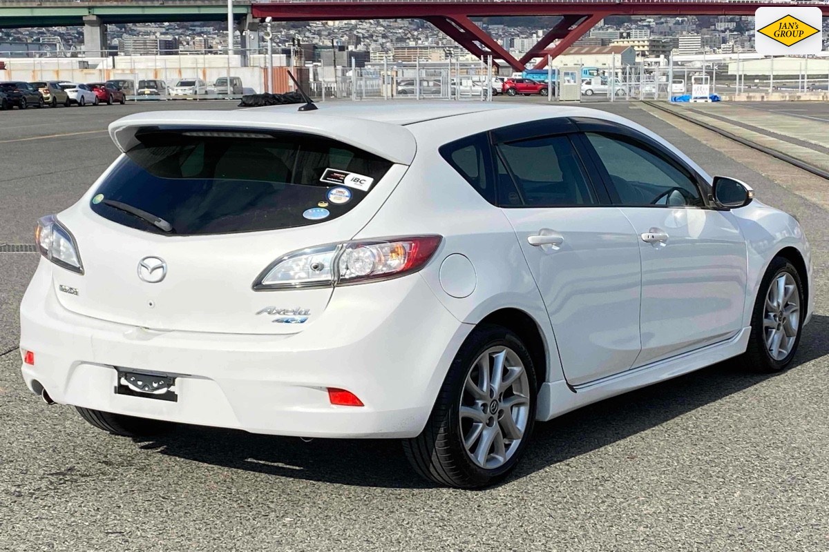 2013 Mazda Axela