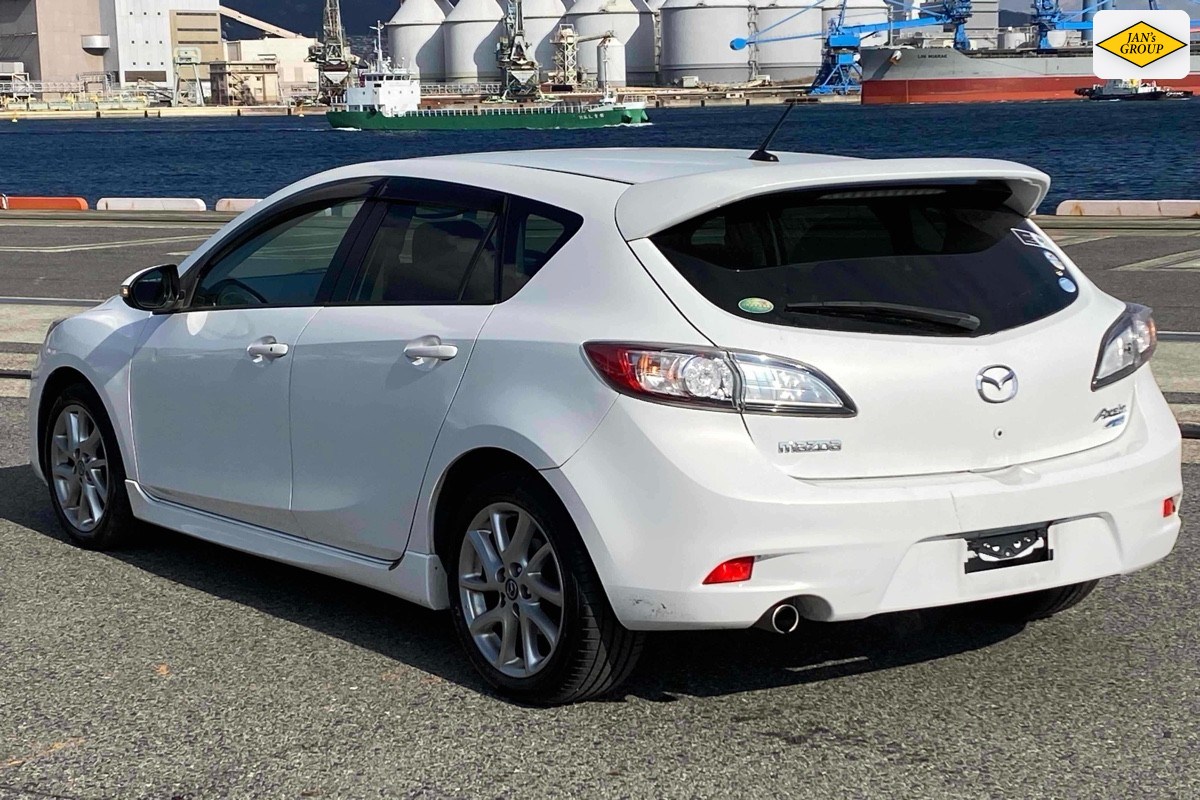 2013 Mazda Axela