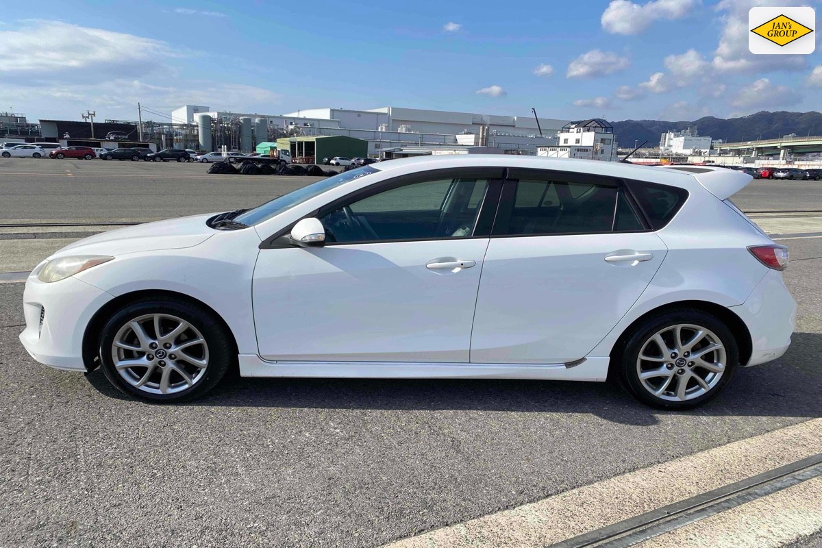 2013 Mazda Axela