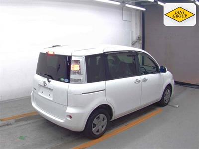 2013 Toyota Sienta - Thumbnail