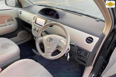 2014 Toyota Sienta - Thumbnail