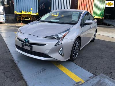 2016 Toyota Prius - Thumbnail