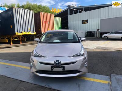 2016 Toyota Prius - Thumbnail