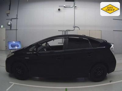 2013 Toyota Prius - Thumbnail