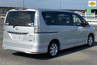 2013 Nissan Serena - Thumbnail