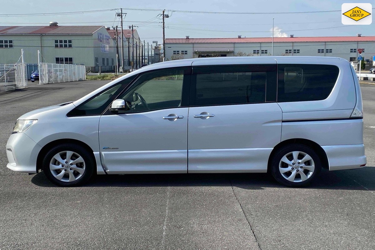 2013 Nissan Serena