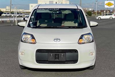 2014 Toyota Porte - Thumbnail