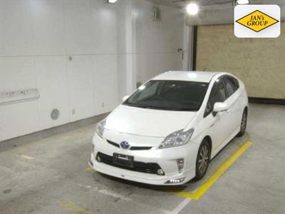 2013 Toyota Prius - Thumbnail