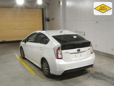 2013 Toyota Prius - Thumbnail