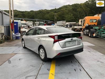 2019 Toyota Prius - Thumbnail