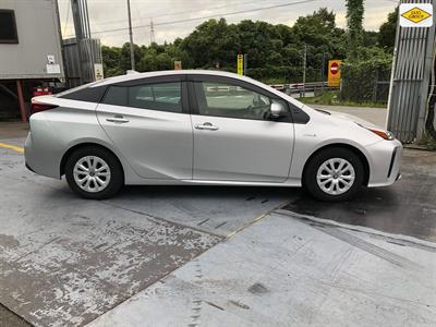 2019 Toyota Prius - Thumbnail