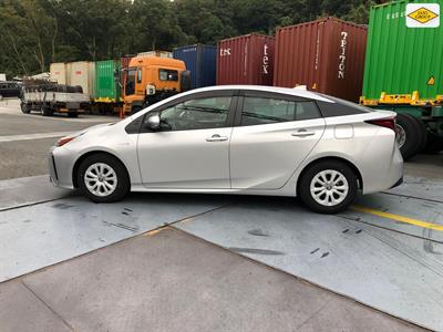 2019 Toyota Prius - Thumbnail