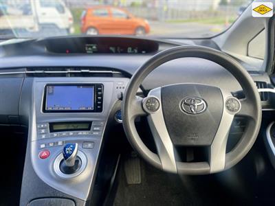 2015 Toyota Prius - Thumbnail