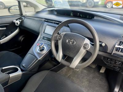 2015 Toyota Prius - Thumbnail