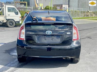 2015 Toyota Prius - Thumbnail