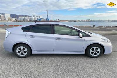 2014 Toyota Prius - Thumbnail