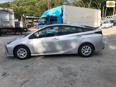 2019 Toyota Prius - Thumbnail