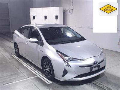 2016 Toyota Prius - Thumbnail