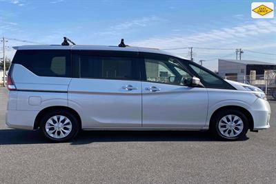 2017 Nissan Serena - Thumbnail