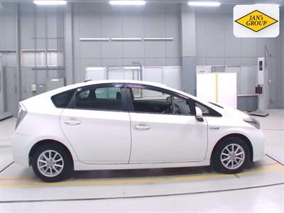 2015 Toyota Prius - Thumbnail