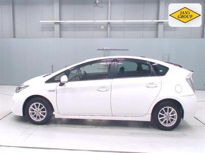 2015 Toyota Prius - Thumbnail