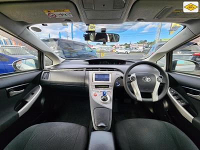 2014 Toyota Prius - Thumbnail