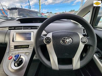 2014 Toyota Prius - Thumbnail