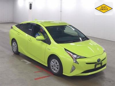 2016 Toyota Prius - Thumbnail