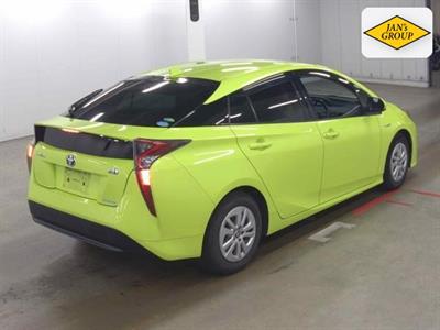 2016 Toyota Prius - Thumbnail