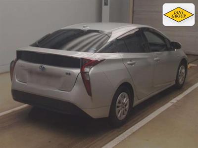 2016 Toyota Prius - Thumbnail