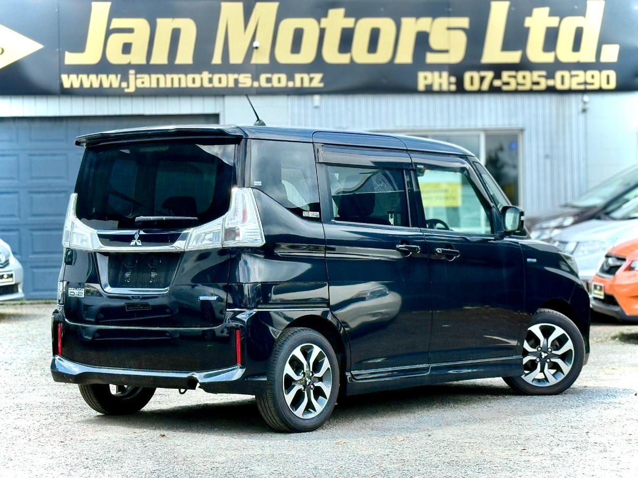 2016 Mitsubishi Delica