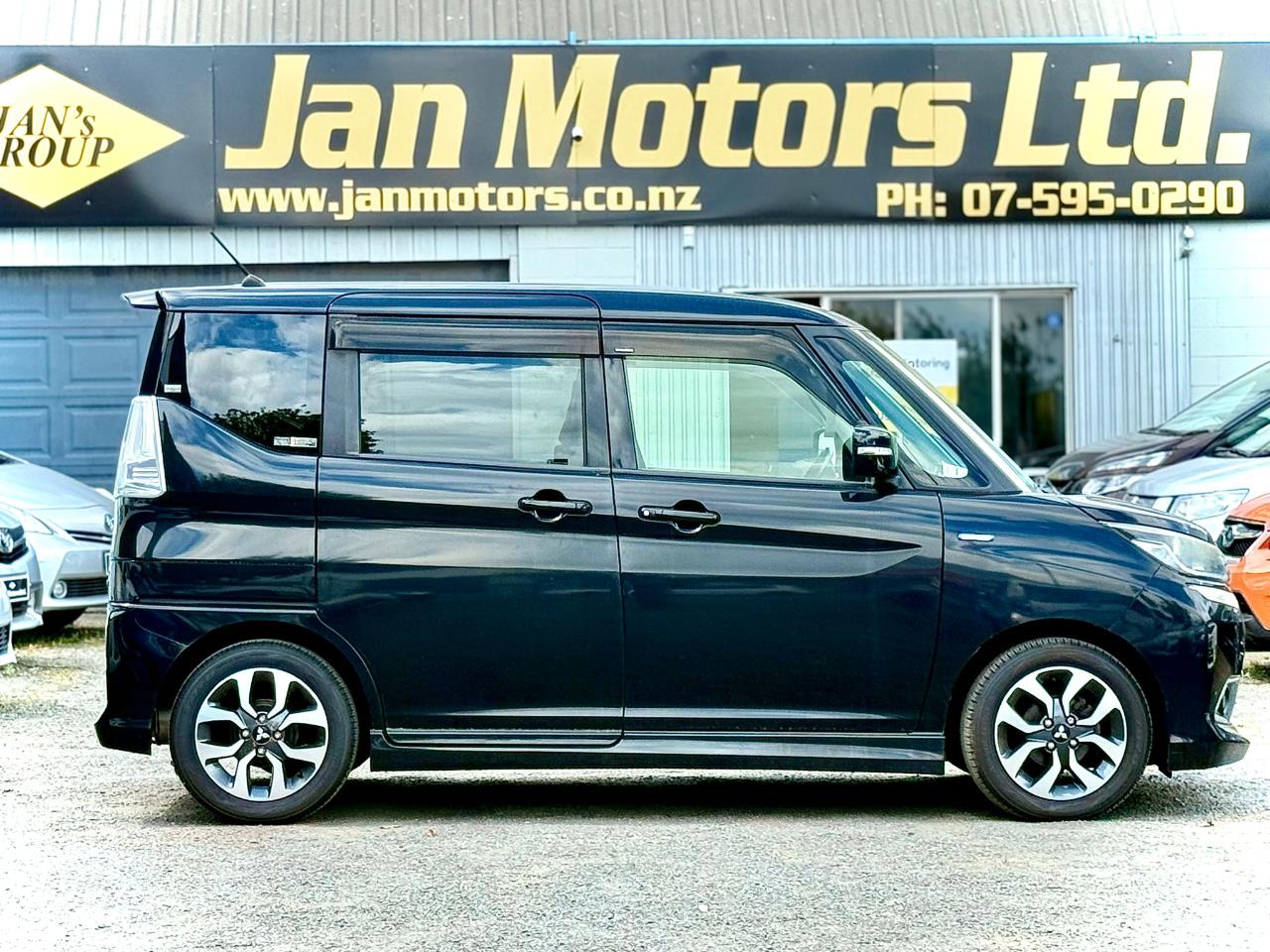 2016 Mitsubishi Delica