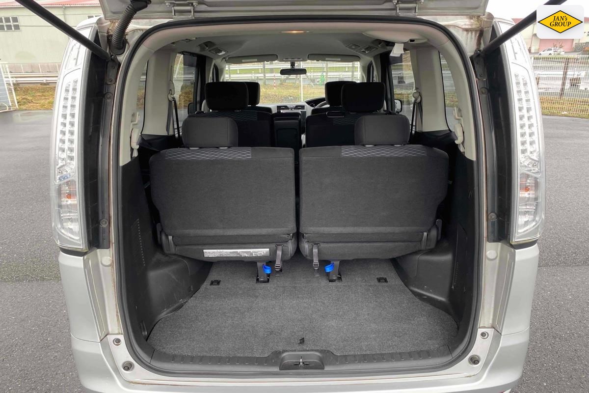 2013 Nissan Serena