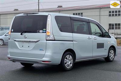 2013 Nissan Serena - Thumbnail