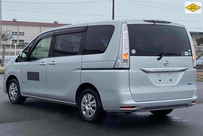 2013 Nissan Serena - Thumbnail