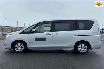 2013 Nissan Serena - Thumbnail