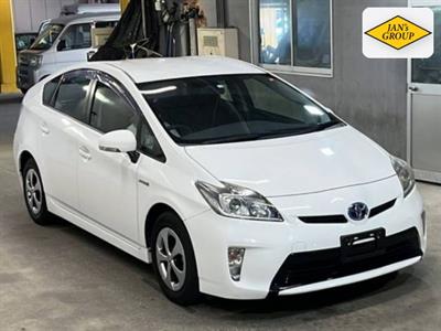 2014 Toyota Prius - Thumbnail