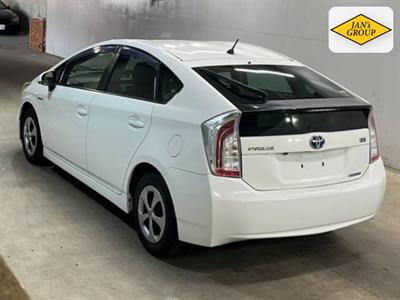 2014 Toyota Prius - Thumbnail