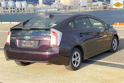 2015 Toyota Prius - Thumbnail