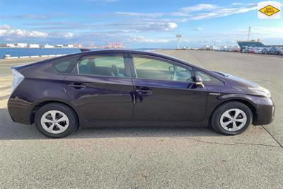 2015 Toyota Prius - Thumbnail