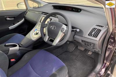 2015 Toyota Prius - Thumbnail