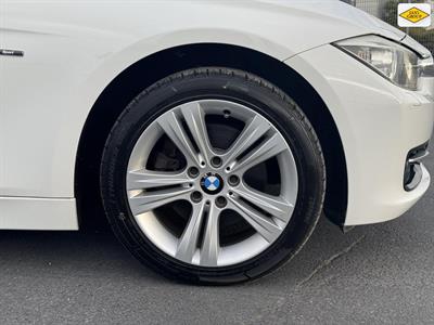 2012 BMW 320i - Thumbnail