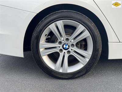 2012 BMW 320i - Thumbnail