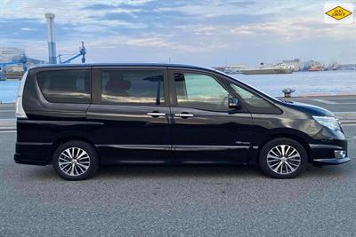 2014 Nissan Serena - Thumbnail