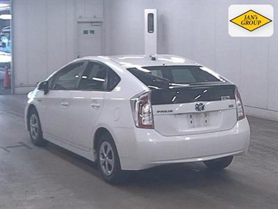 2013 Toyota Prius - Thumbnail