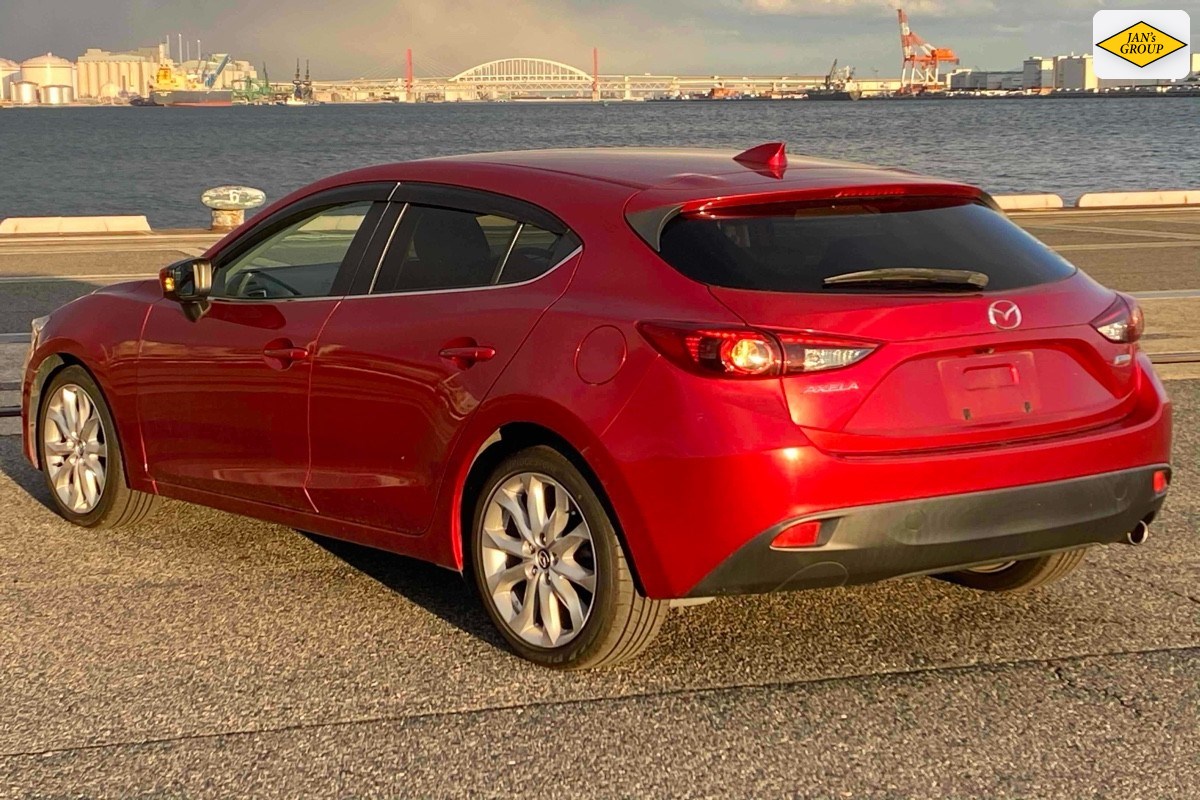 2016 Mazda Axela